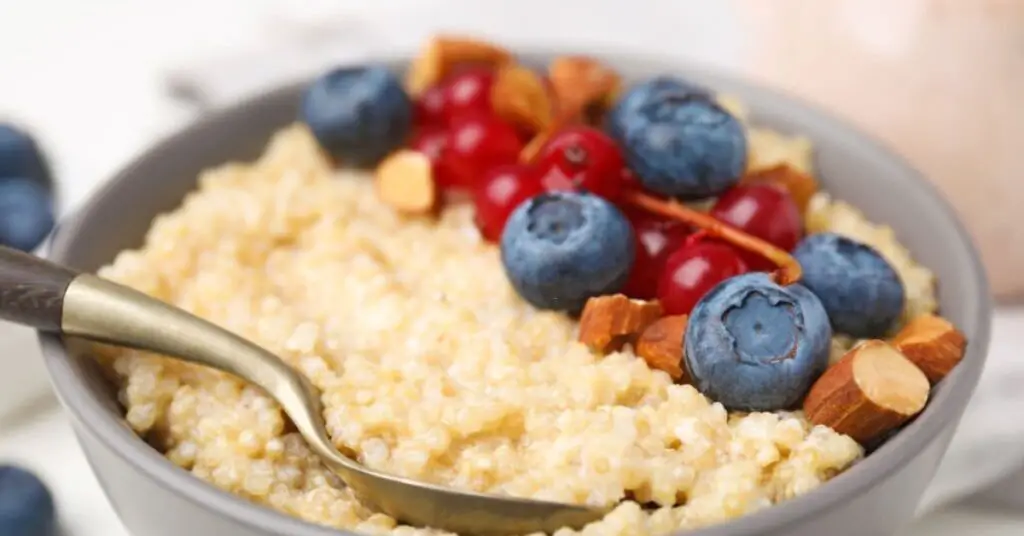 Quinoa Breakfast Bowl with Fresh Berries